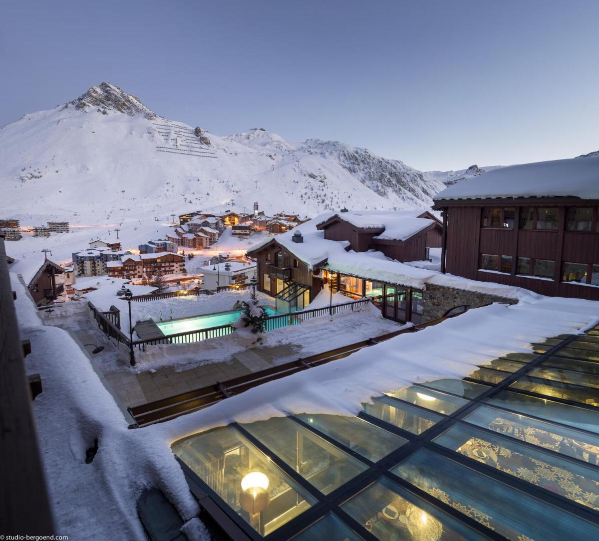 Vue générale sur la montagne ou vue sur la montagne depuis l'hôtel