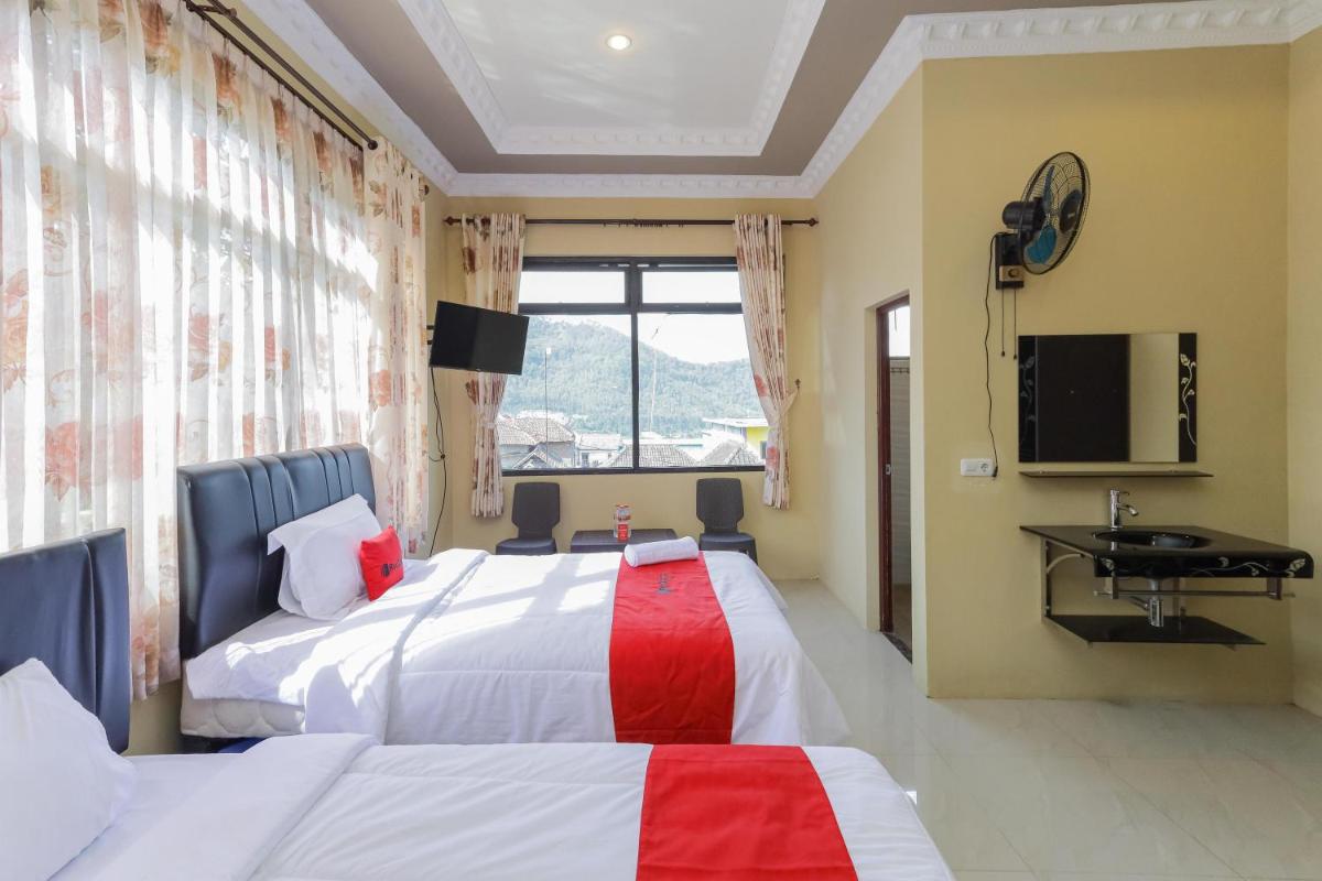 RedDoorz Plus @ Villa Bontes Batu - Hizvo