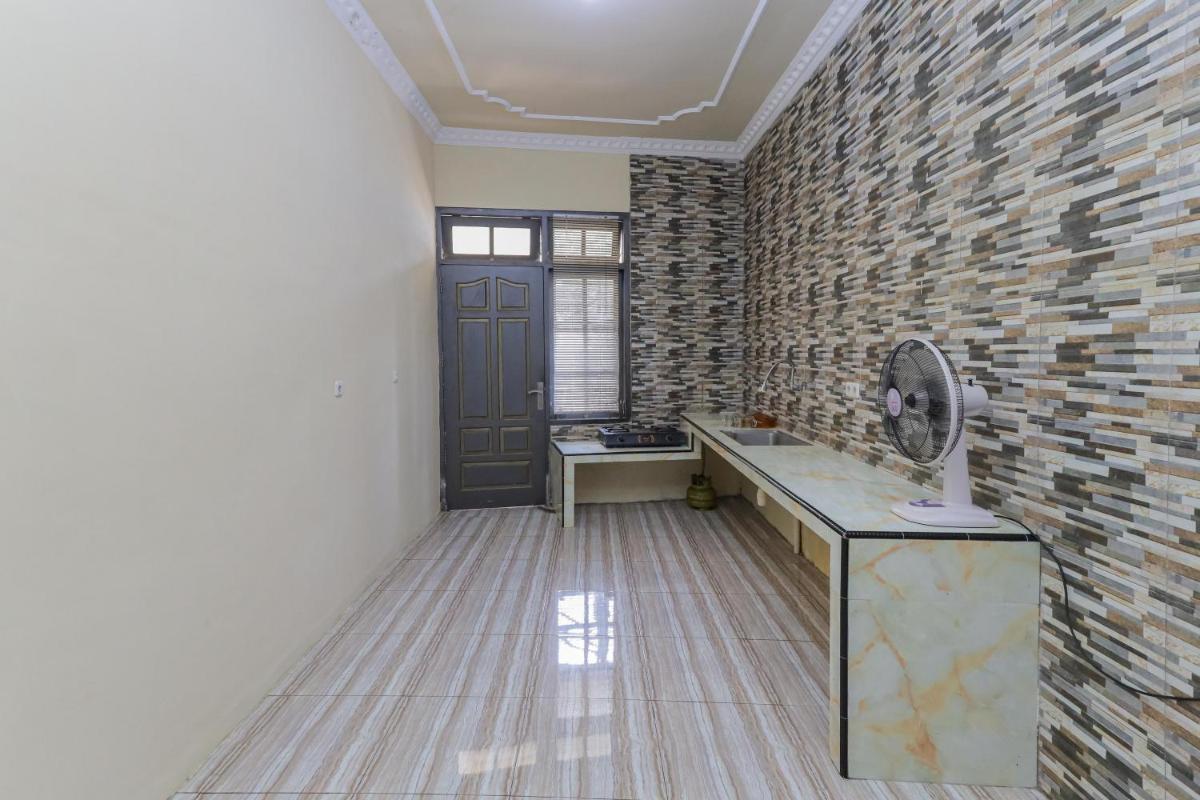RedDoorz Plus @ Villa Bontes Batu - Hizvo