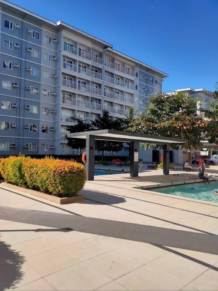 OYO 936 Yumis Condotel Trees Residences - Housity