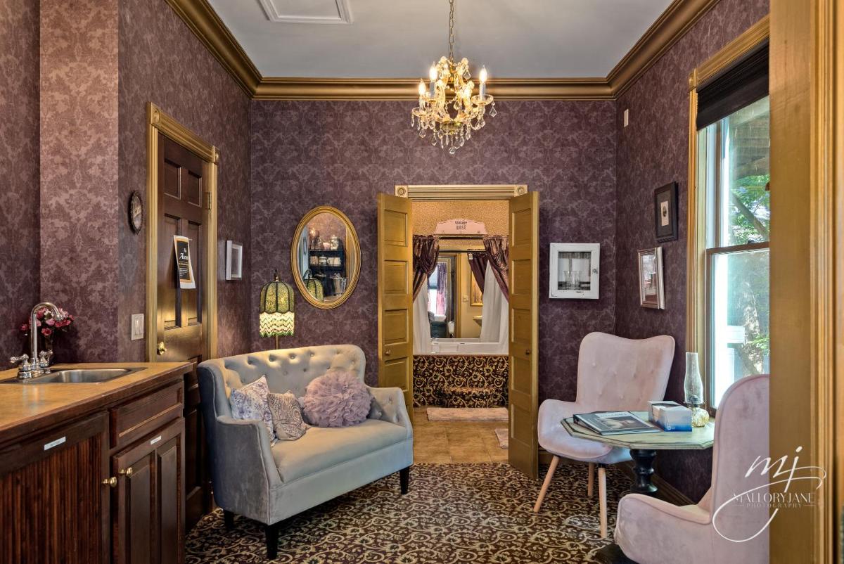The 1883 Peabody House Bed & Breakfast - Housity
