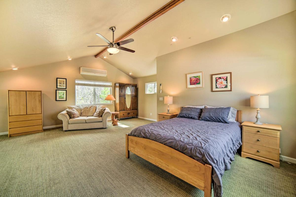 Hilltop Loft Ukiah Vacation Rental! - Housity