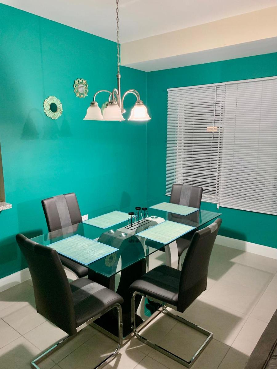 Aquamarine Resort-style Vacations - Housity