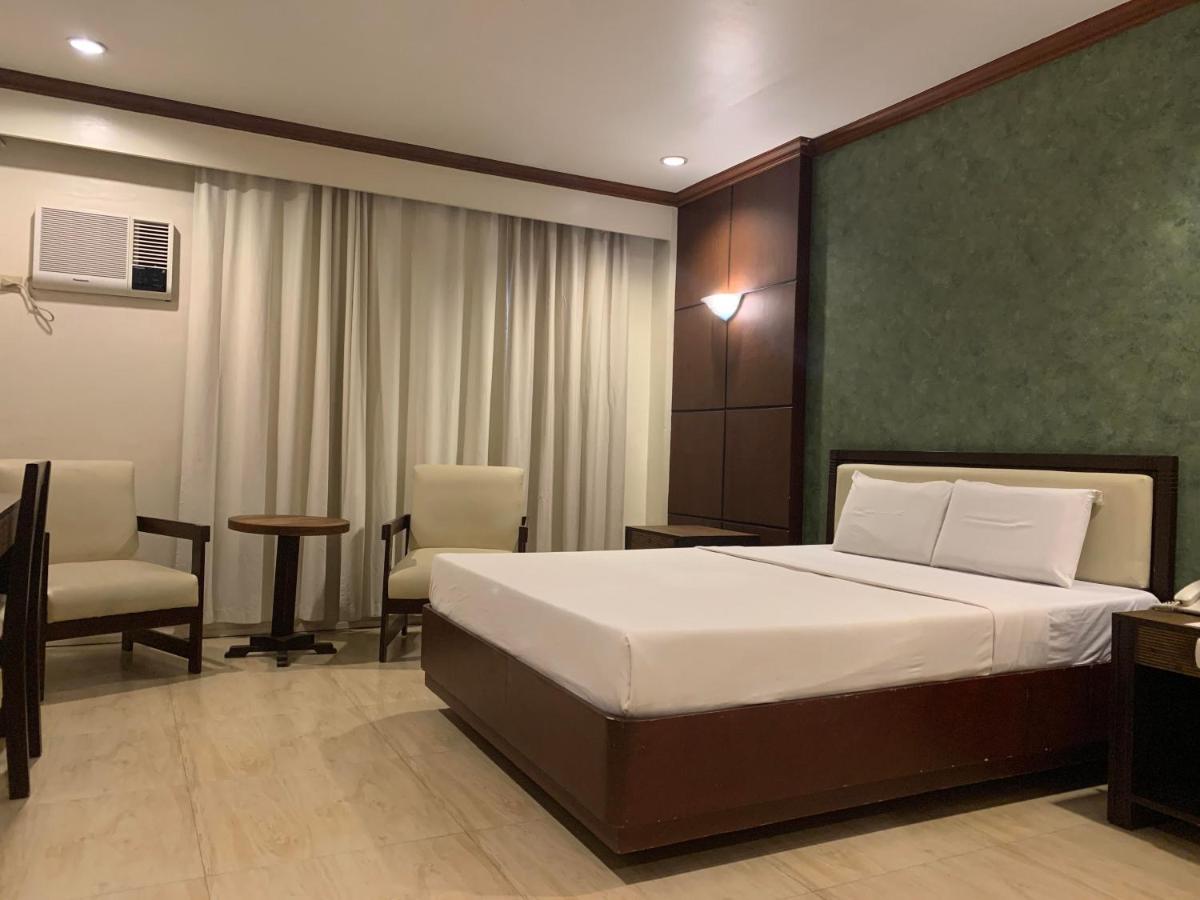 De Luxe Hotel - Housity