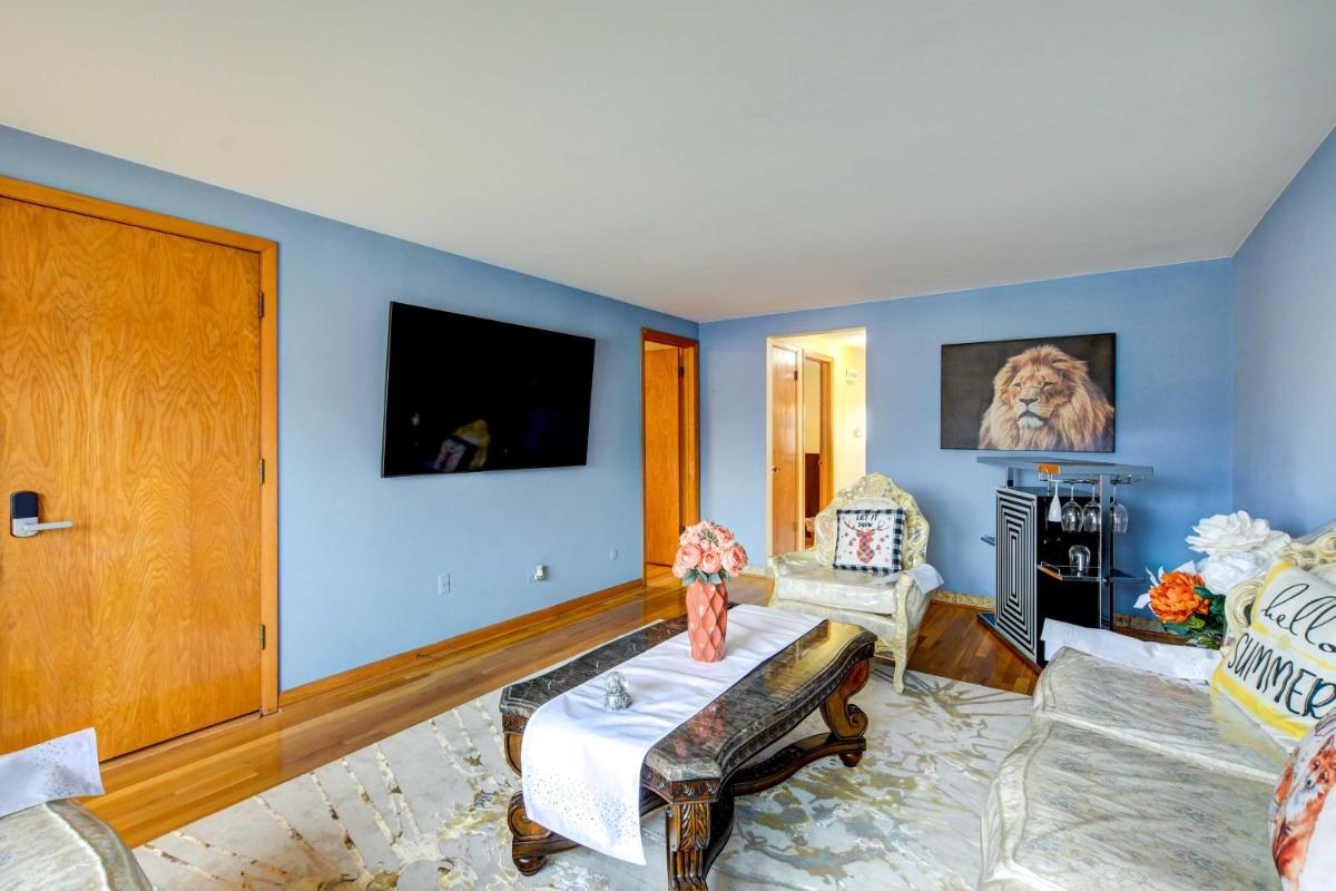 Oak Lawn Apartment - 16 Mi to Dtwn Chicago! - Housity