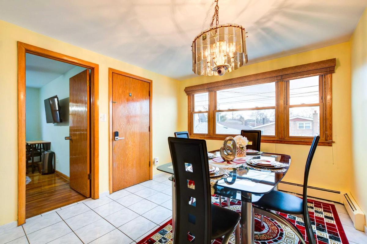 Oak Lawn Apartment - 16 Mi to Dtwn Chicago! - Housity