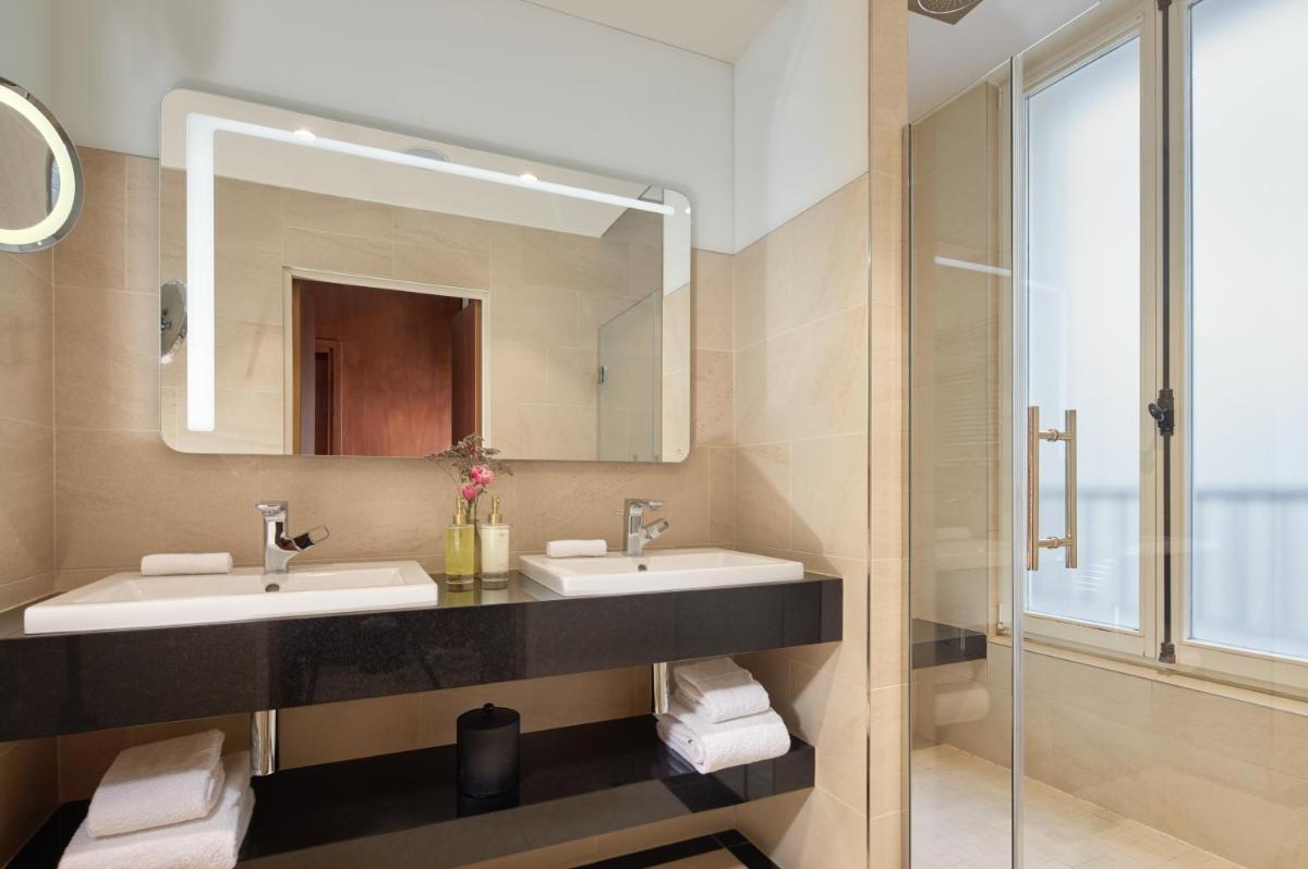 Salle de bains dans l'établissement Maison Albar - Le Pont-Neuf