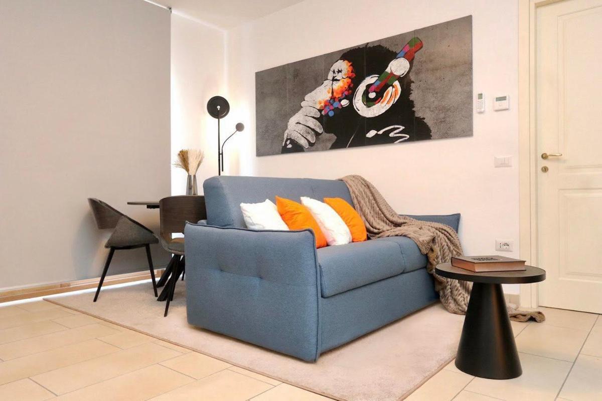 luxurious-Fully equipped & renovated-2Room Suite-Elevator-Quite area-Secure Parking - Hizvo
