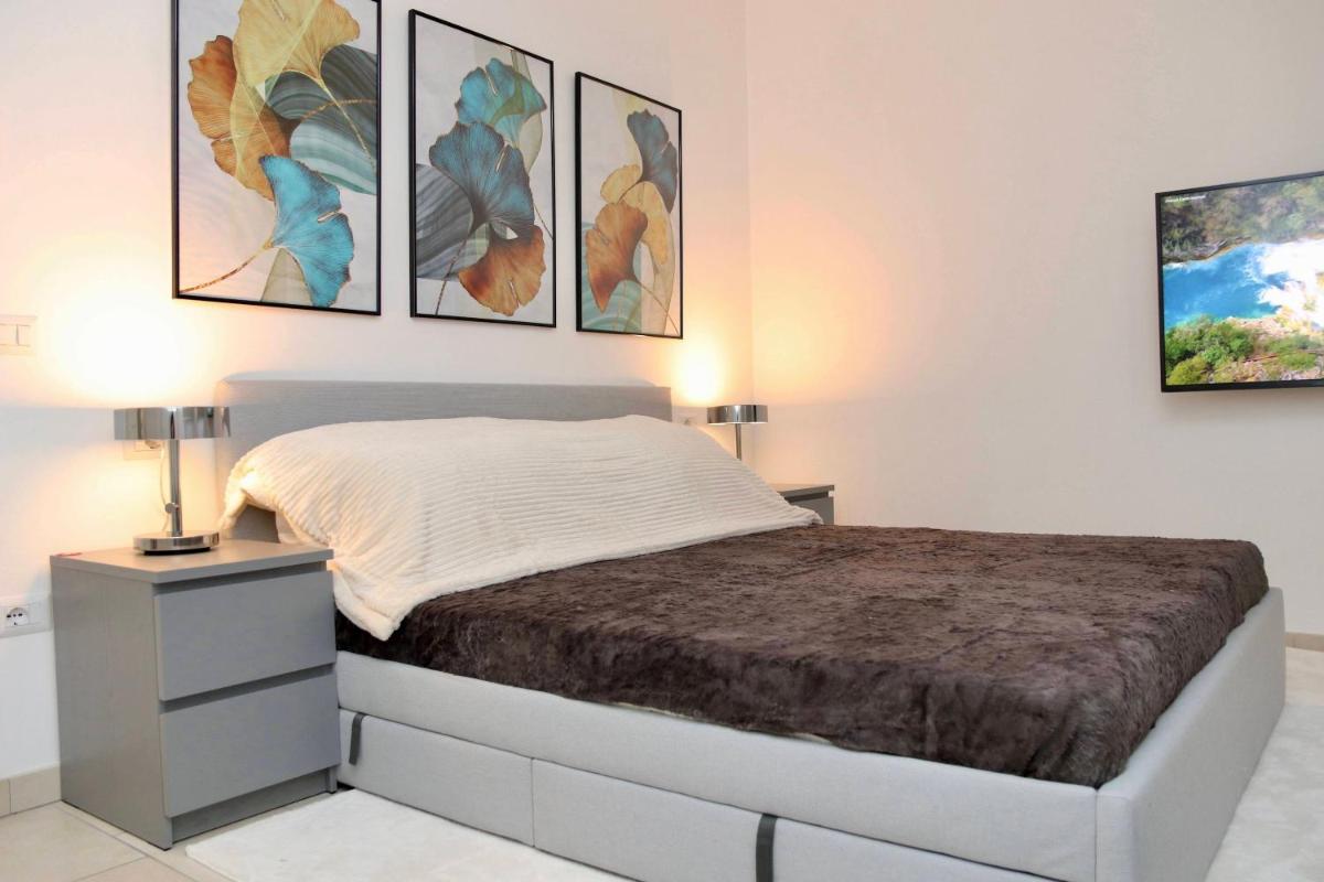 luxurious-Fully equipped & renovated-2Room Suite-Elevator-Quite area-Secure Parking - Hizvo