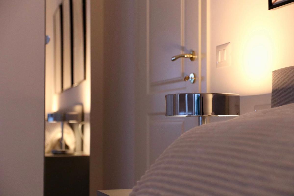 luxurious-Fully equipped & renovated-2Room Suite-Elevator-Quite area-Secure Parking - Hizvo