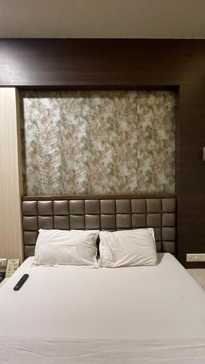 Hotel Sarovar Residency - Housity