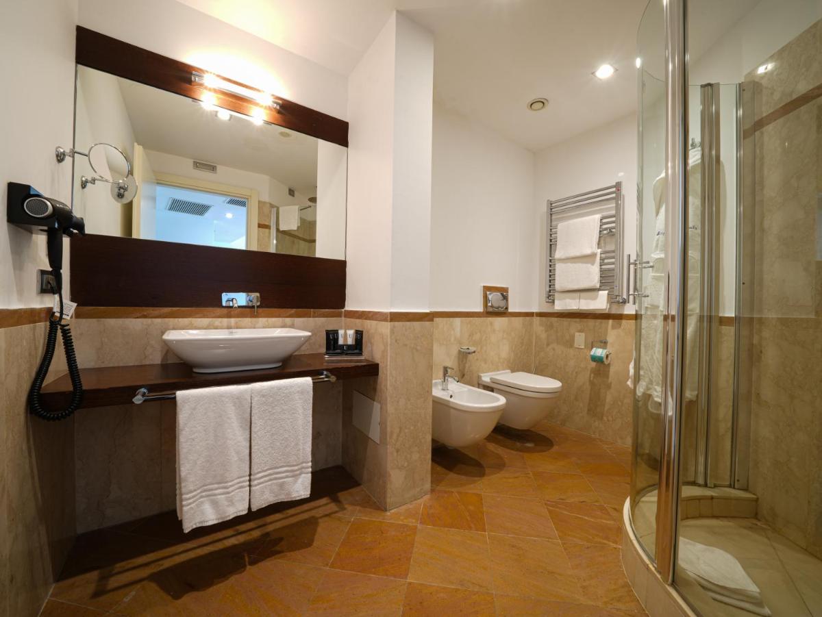 Uappala Hotel Pisa Tower Plaza - Housity