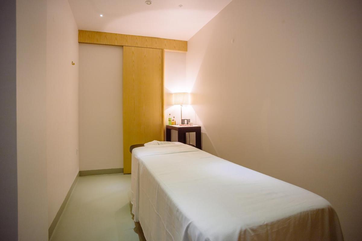 Uma cama ou camas num quarto em Axis Vermar Conference & Beach Hotel