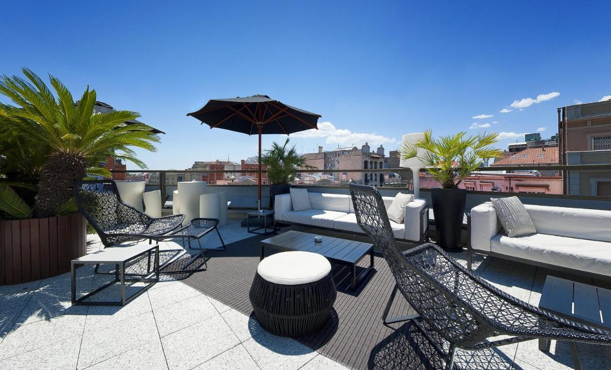 Un balcón o terraza de Claris Hotel & Spa GL, a Small Luxury Hotel of the World