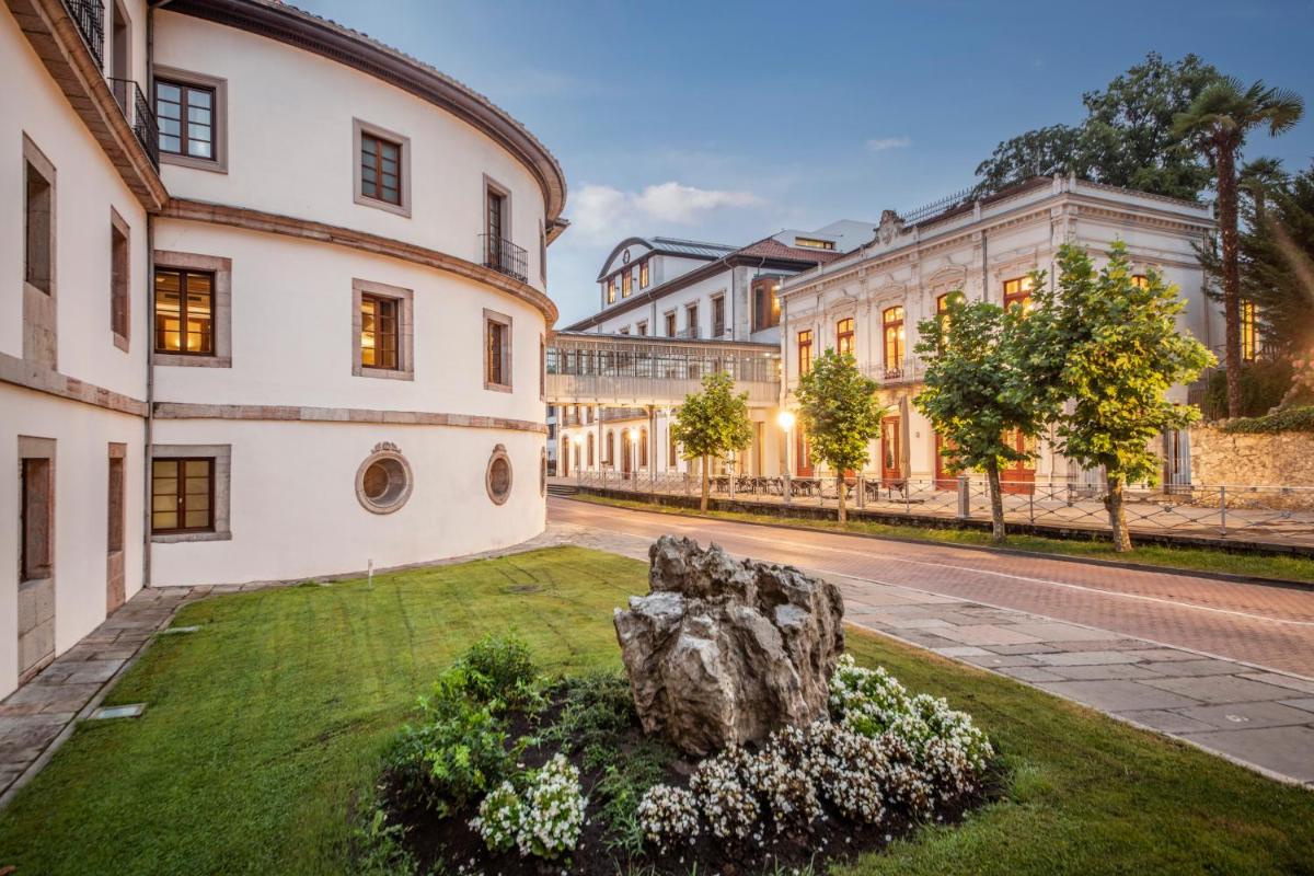Jardín al aire libre en Blau Gran Hotel Las Caldas - Adults Only