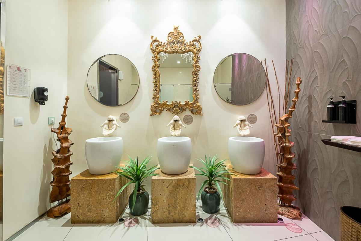 Un baño de ON Hotels Oceanfront Adults Designed