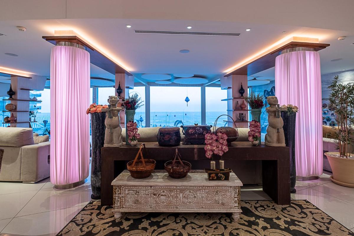 Zona de estar de ON Hotels Oceanfront Adults Designed