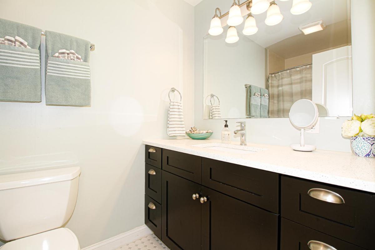 Searenity Stays - Housity