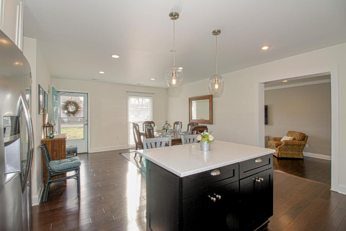 Searenity Stays - Housity