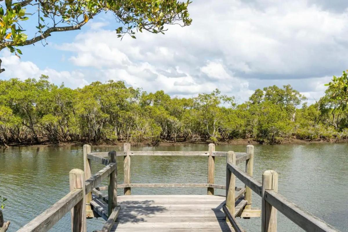 Eagles Nest Two Bed Home Nudgee Beach - Housity