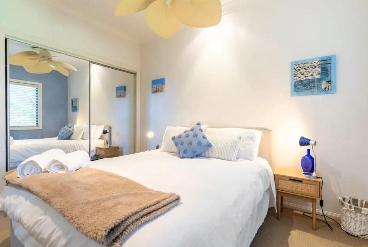 Eagles Nest Two Bed Home Nudgee Beach - Housity