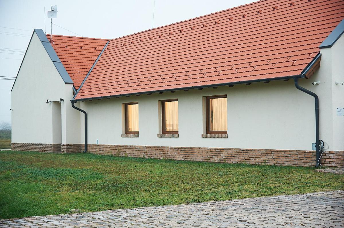 Vadvirág Vendégház - Housity