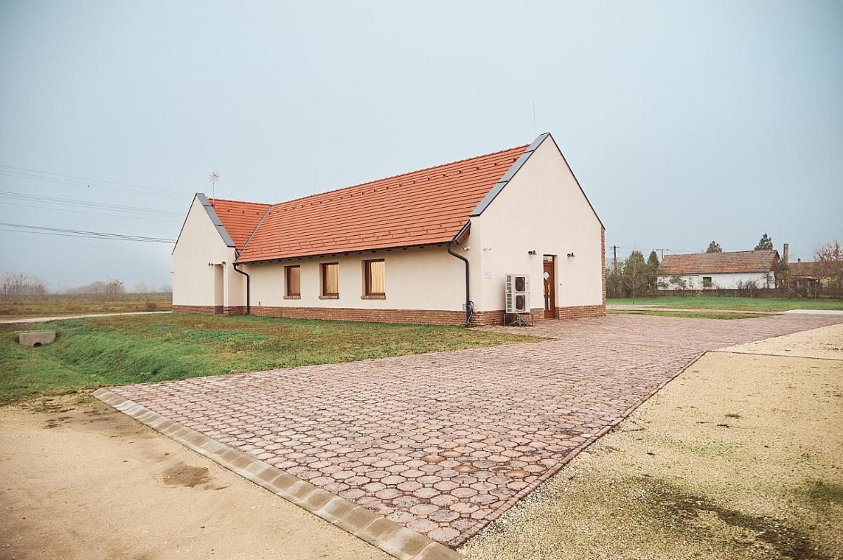Vadvirág Vendégház - Housity
