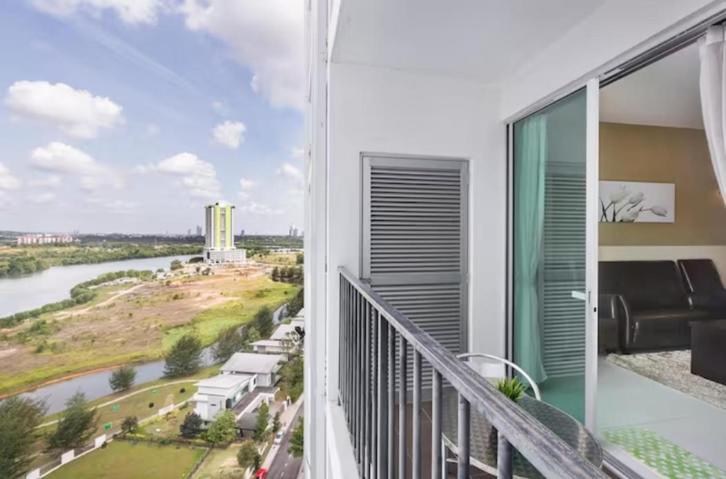 5min Mid Valley Southkey 10min KSL CIQ City Square - Housity
