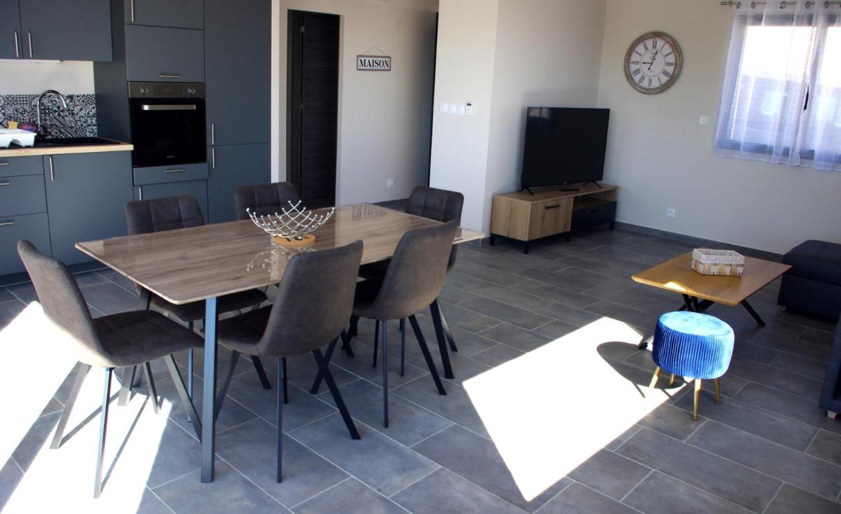 côte et mer - appartement haut standing dans villa avec piscine et vue mer - Housity