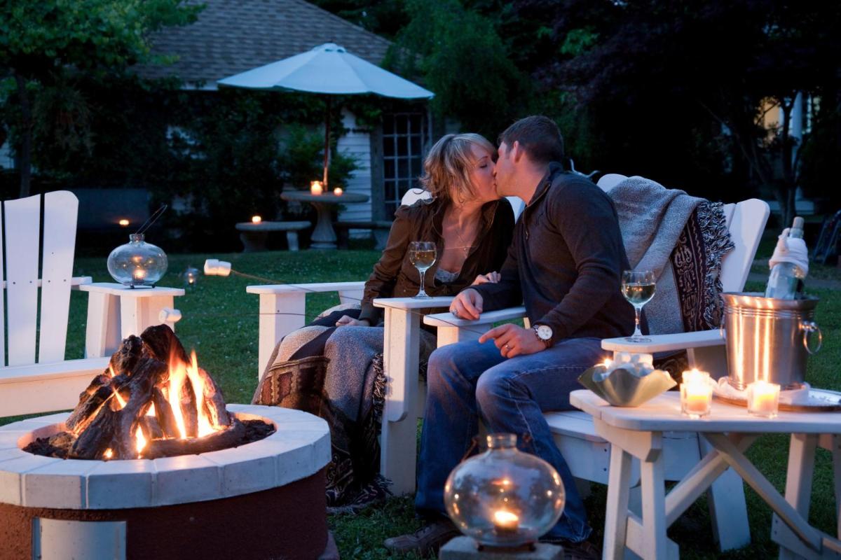 White Doe Inn Bed & Breakfast - Housity
