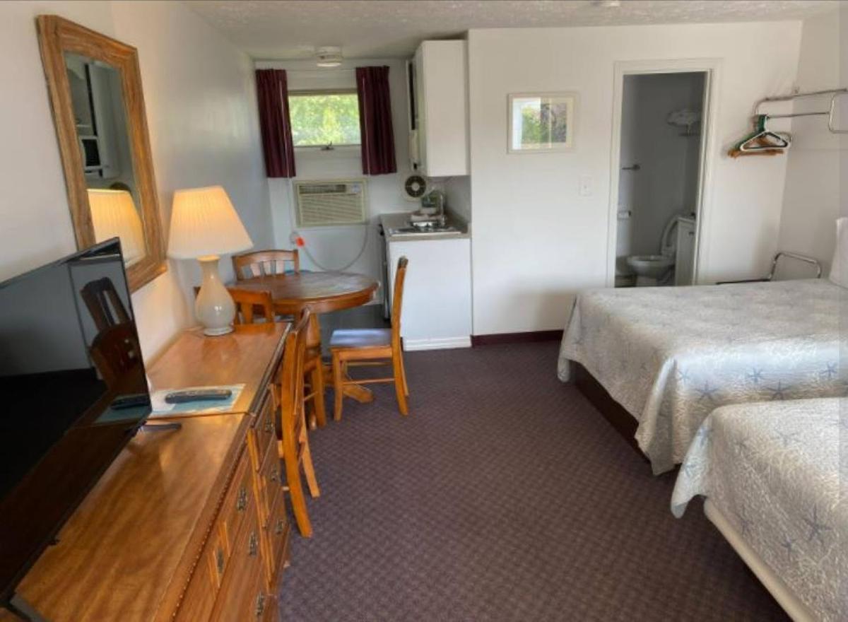 Carriage House Motel Cottages & Suites - Housity