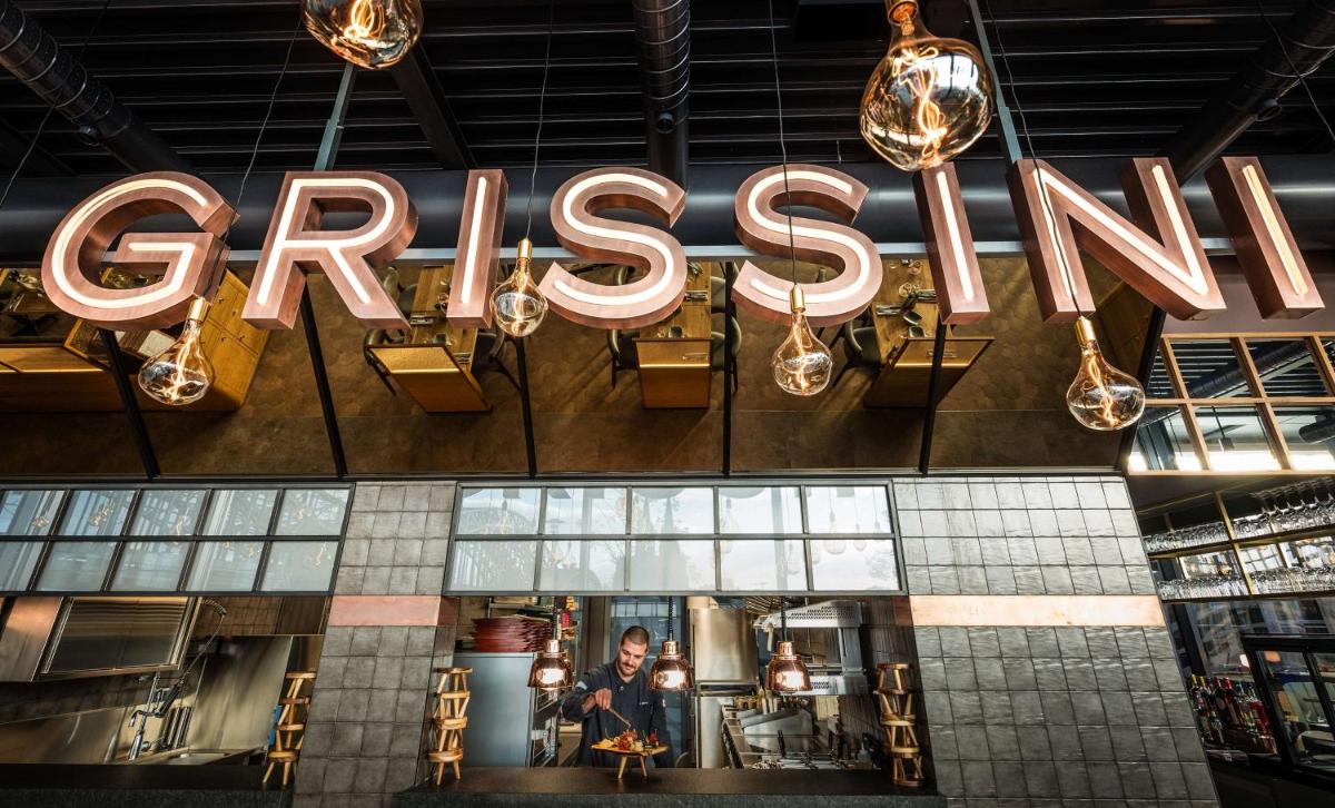 Ein Restaurant oder anderes Speiselokal in der Unterkunft Hyatt Regency Köln Ein Restaurant oder anderes Speiselokal in der Unterkunft Hyatt Regency Köln