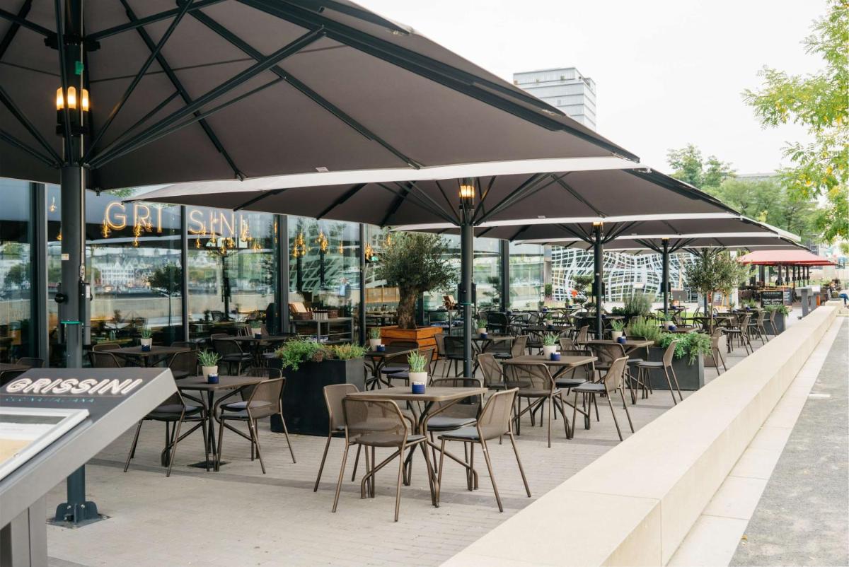 Ein Restaurant oder anderes Speiselokal in der Unterkunft Hyatt Regency Köln Ein Restaurant oder anderes Speiselokal in der Unterkunft Hyatt Regency Köln