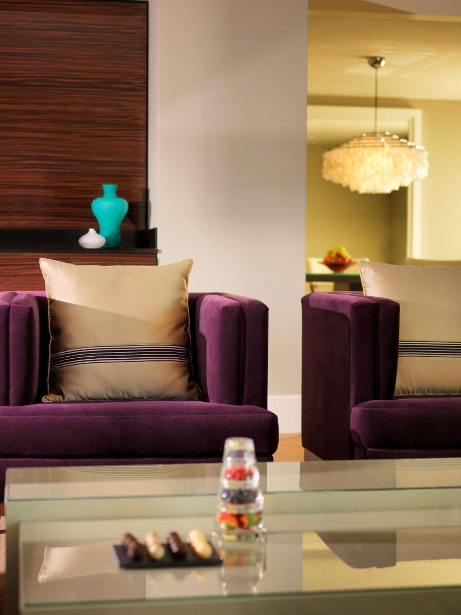 Ein Sitzbereich in der Unterkunft Hyatt Regency Köln Ein Sitzbereich in der Unterkunft Hyatt Regency Köln