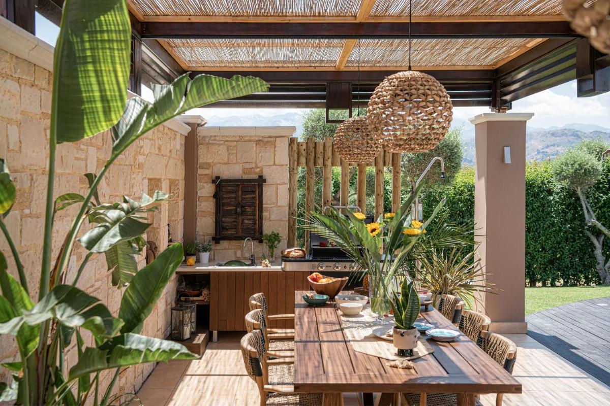 Peacock Villa - Housity