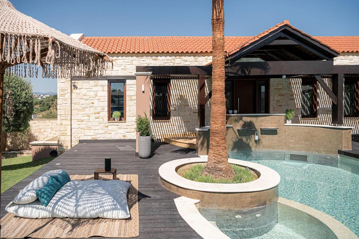Peacock Villa - Housity