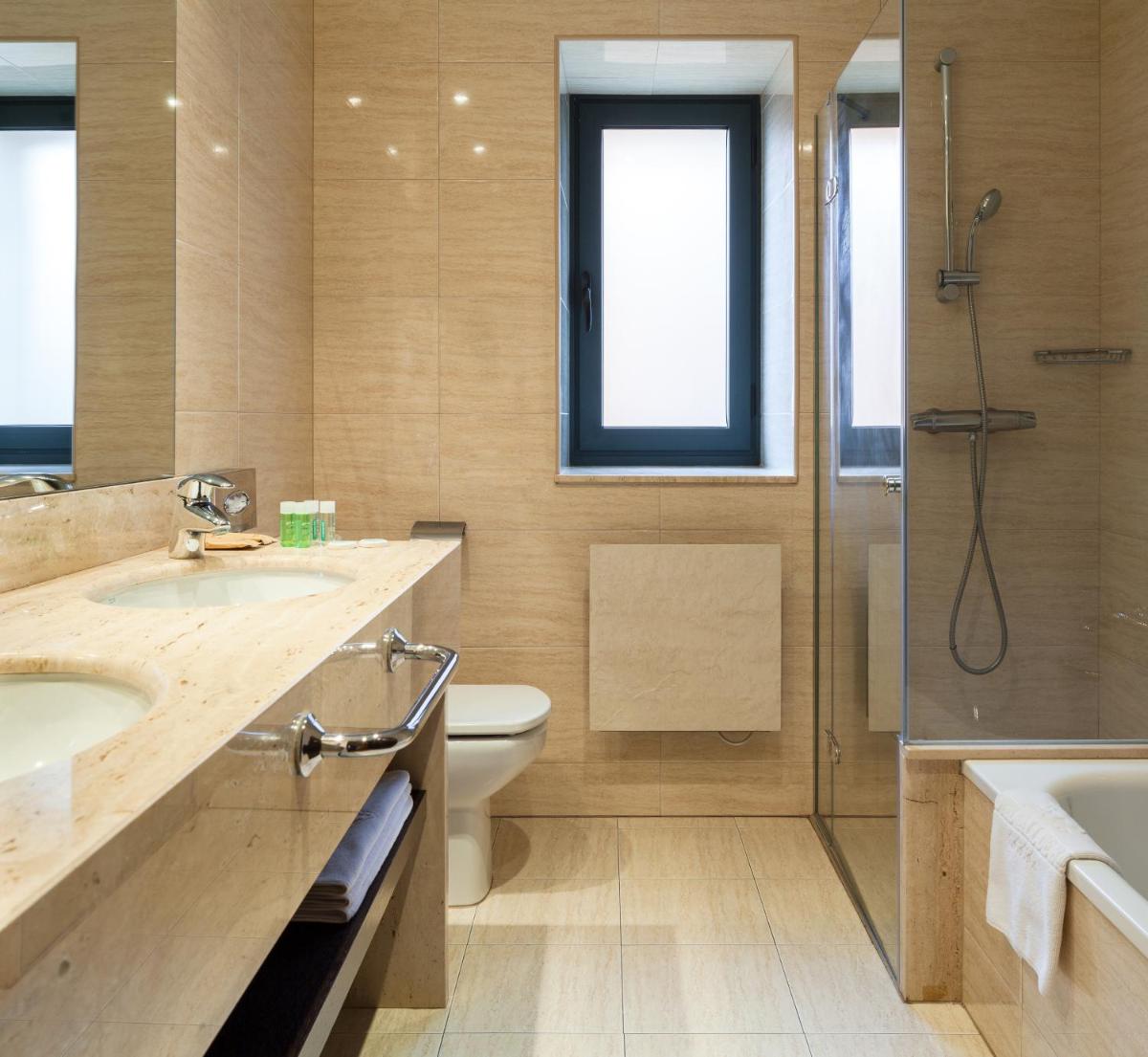 Hotel Vall de Bas - Housity