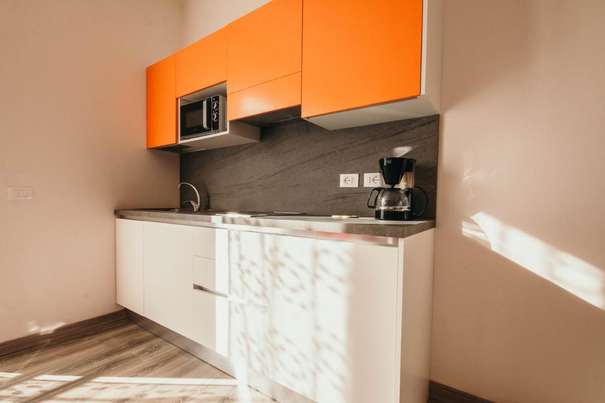 AL 13 Rosso - Lakeside Leisure & Business - Housity