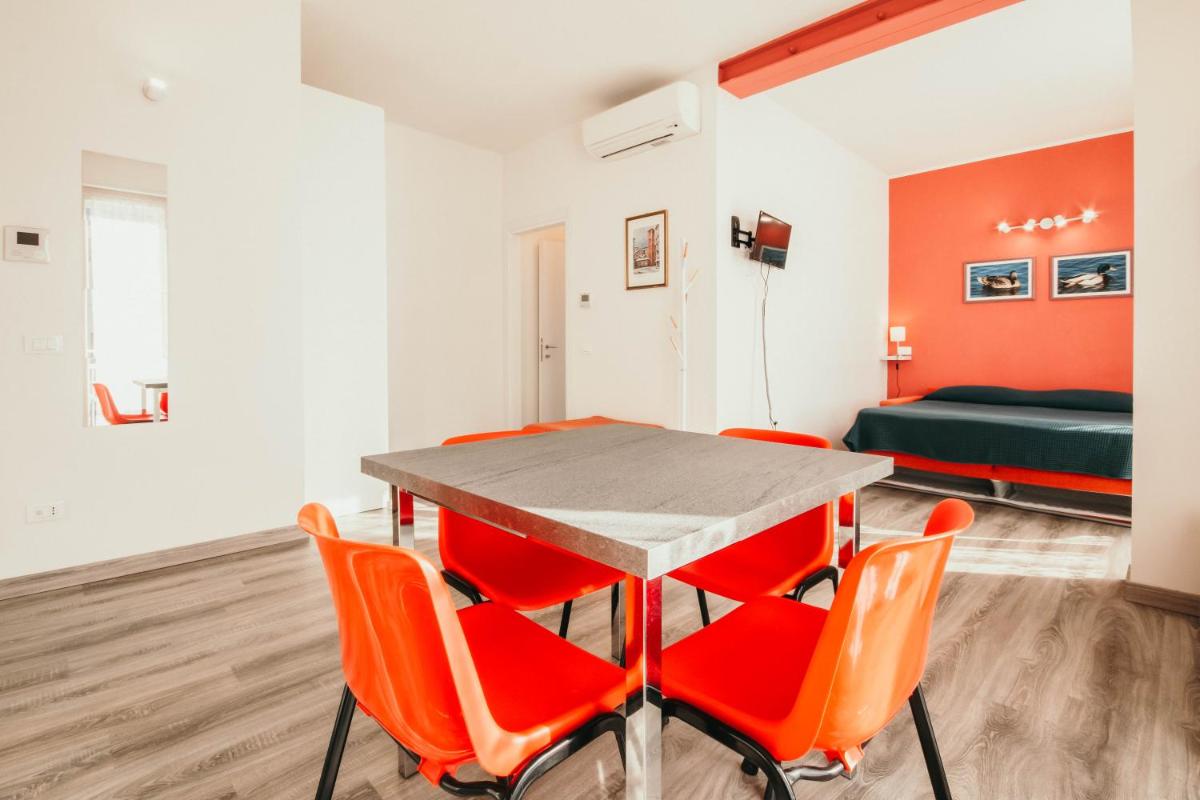 AL 13 Rosso - Lakeside Leisure & Business - Housity
