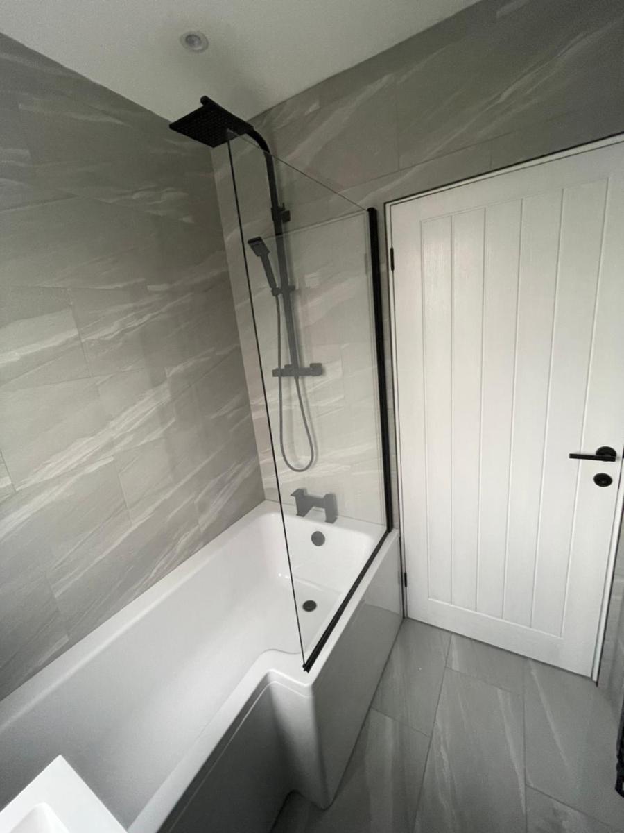 VA Home Stay - Close to Luton Airport, M1 & A505 - Housity
