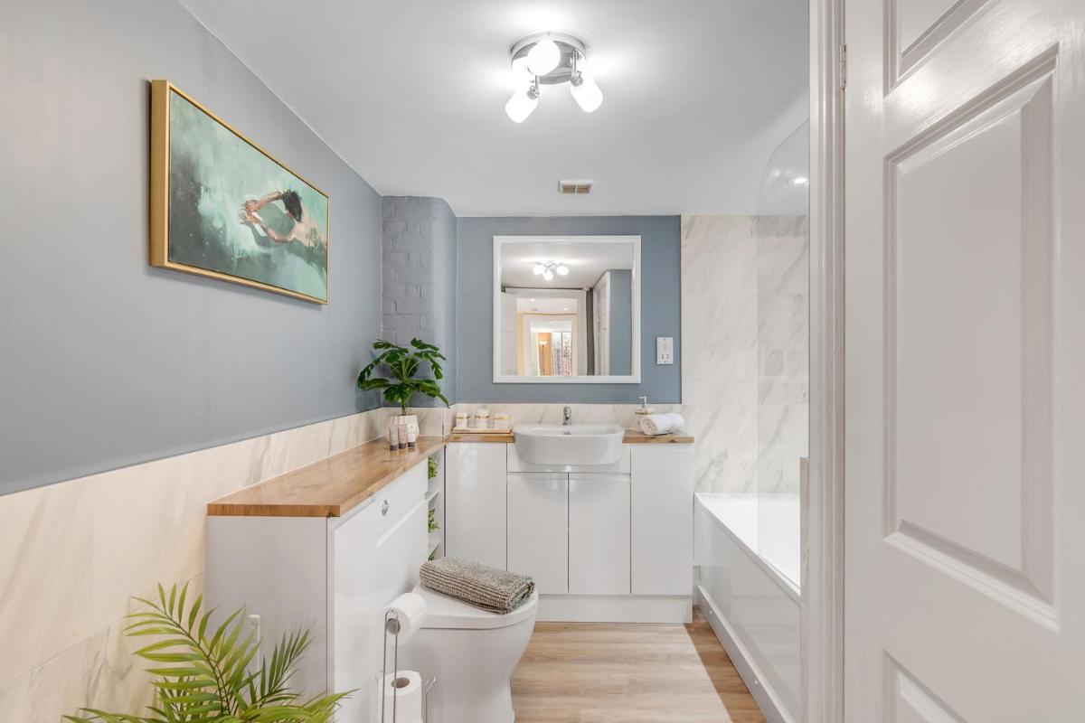 Stylish Apartment Near Norwich Cathedral & Castle - Hizvo