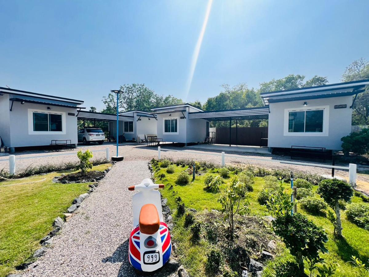 Baan Ruay Suk Resort, Lopburi - Housity