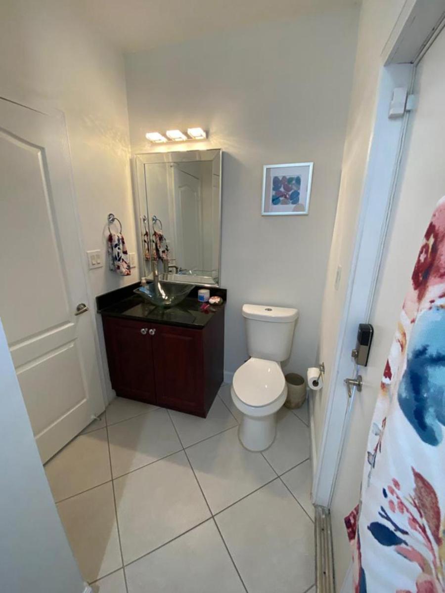 Guest Suite Private Entry in Miami near Zoo very good for couples, Business travelers, Tourists - Housity