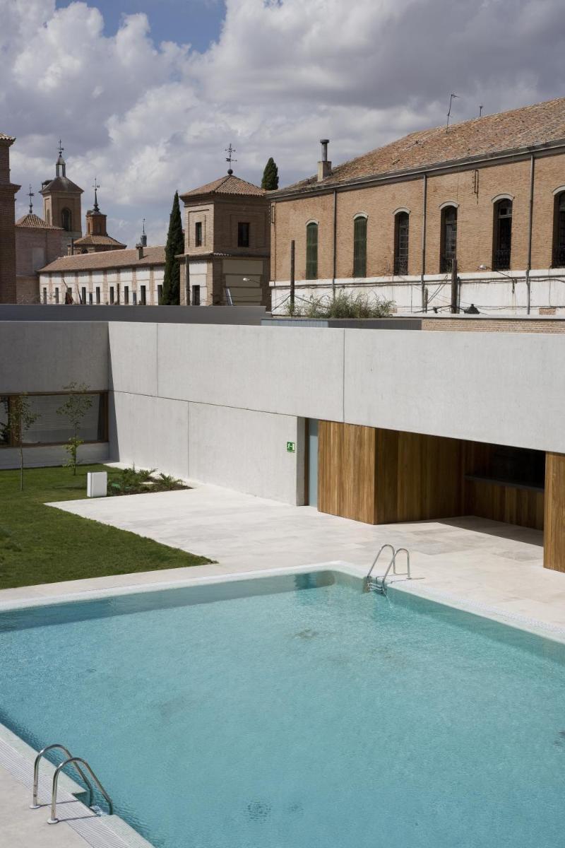 Piscina en o cerca de Parador de Alcalá de Henares