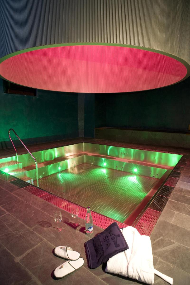 Piscina en o cerca de Parador de Alcalá de Henares