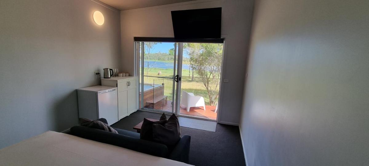 Narangba Motel (formerly Brisbane North B&B and Winery) - Housity