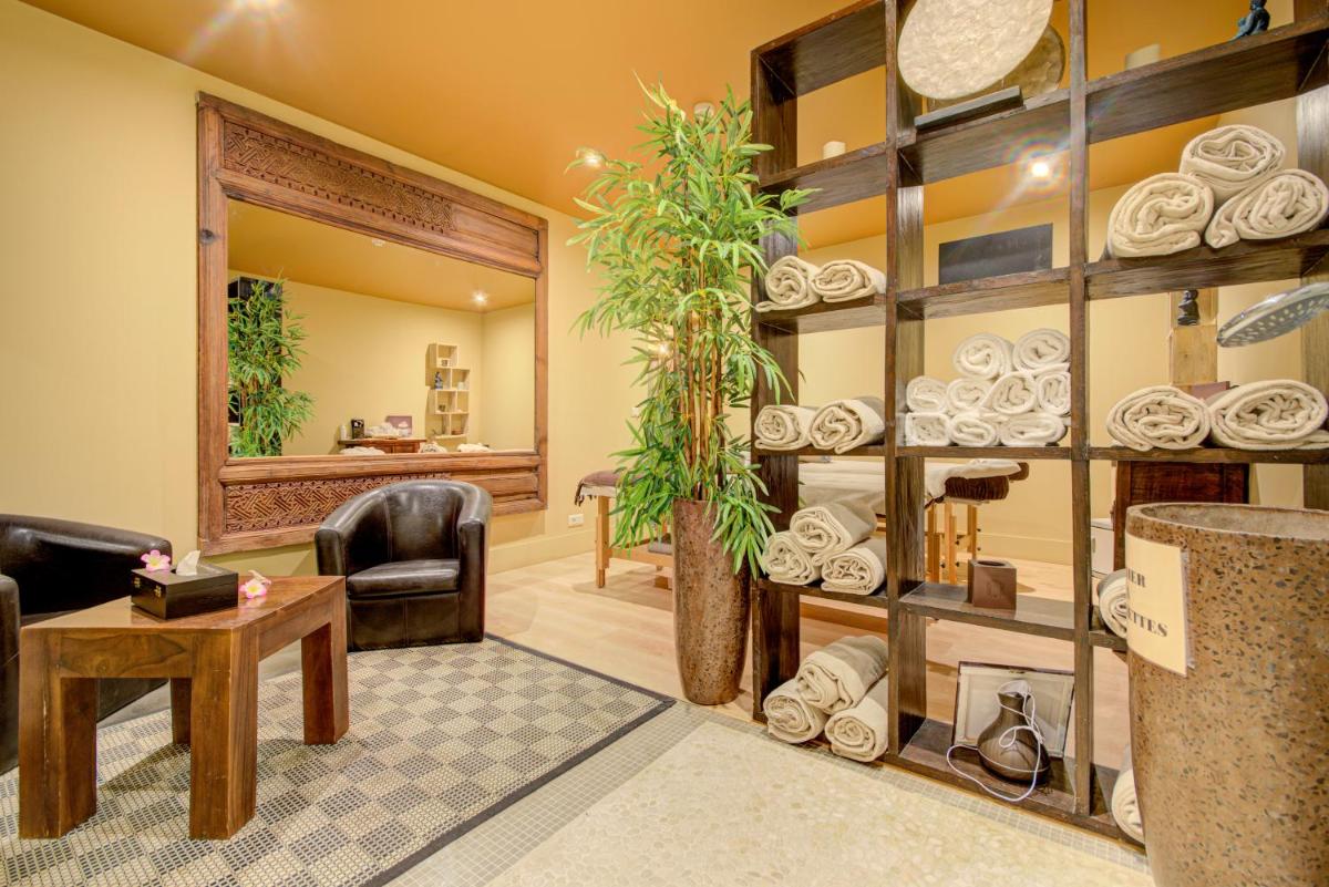Coin salon dans l'établissement Hotel Bastide & SPA - Villa de Lourmarin