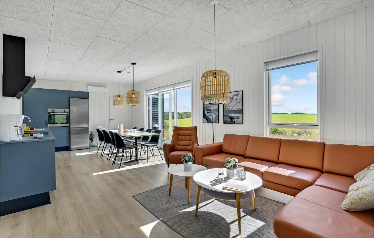 4 Bedroom Stunning Home In Løgstrup - Housity