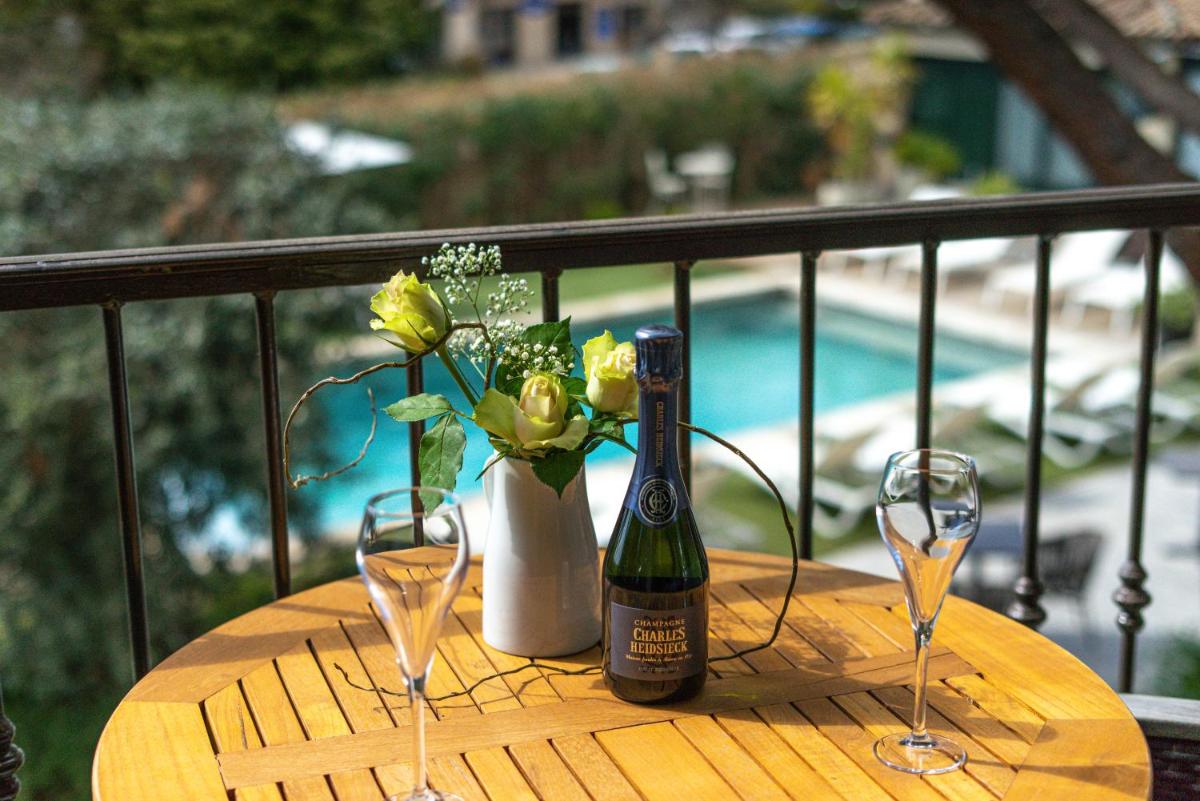 Boissons dans l'établissement Hotel Bastide & SPA - Villa de Lourmarin