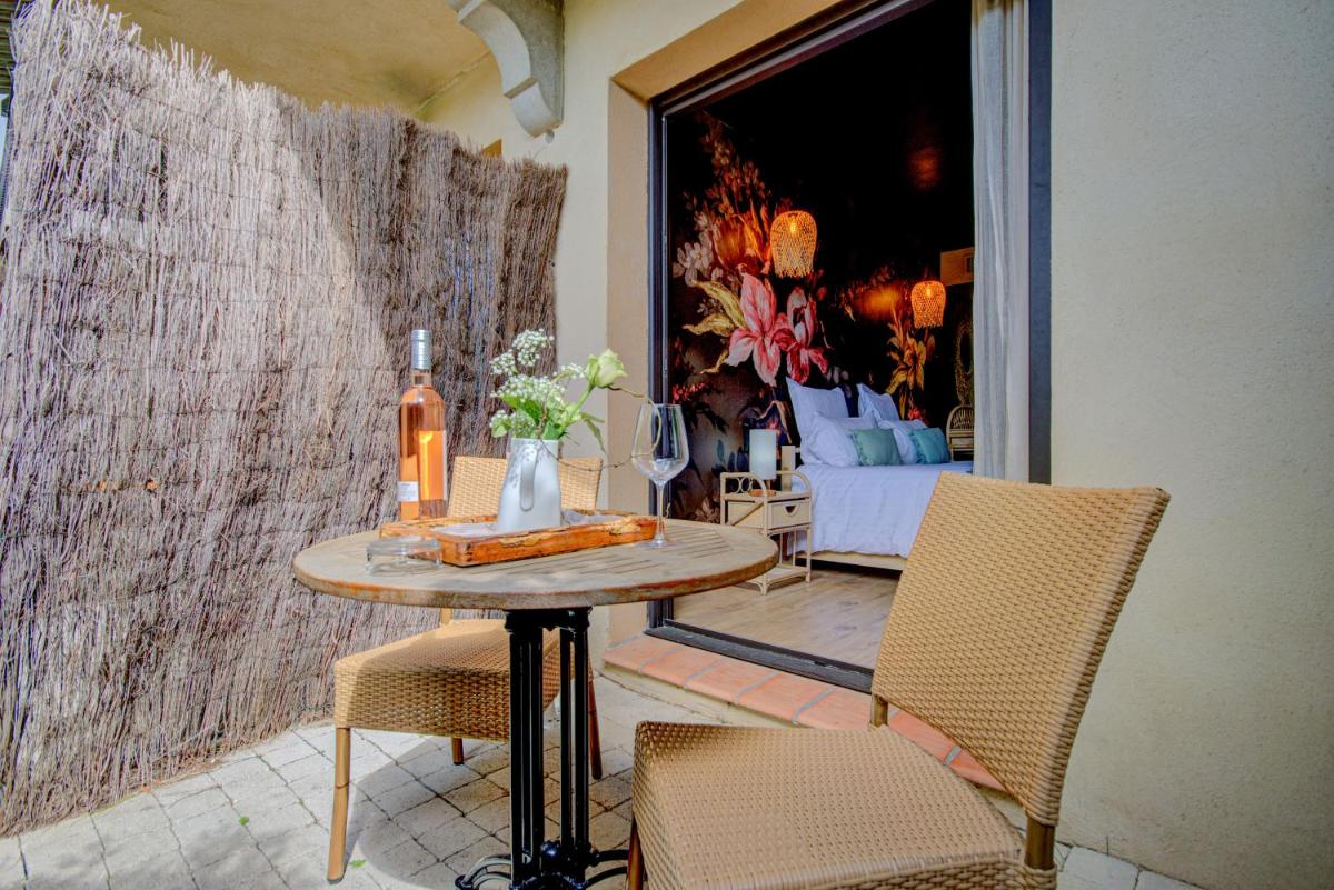 Coin salon dans l'établissement Hotel Bastide & SPA - Villa de Lourmarin